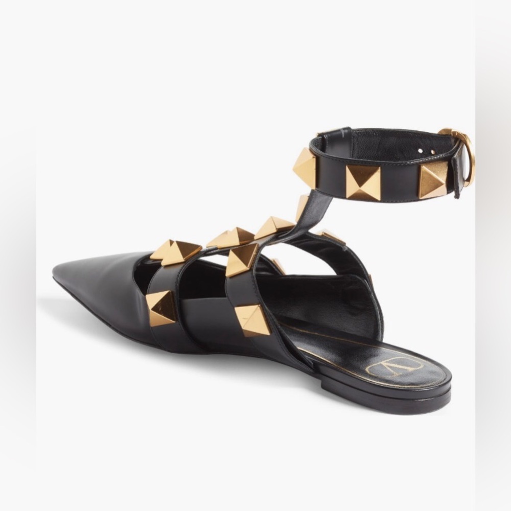 NIB $1190 Valentino Garavani Roman Stud Ankle Strap Flat, Nero - 6 US / 36 EU! - Picture 2 of 5